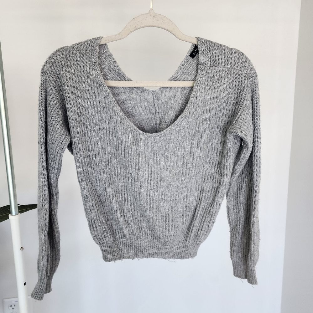 Dynamite Light Gray V-Neck Knotted Sweater